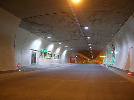 Zwei Röhren für den Tauerntunnel 
 =
