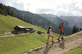 Tiroler Tourismus freut sich über erfolgreichen Sommerstart - BILD  =

