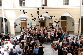 Sommersponsion an der Fachhochschule Kärnten - BILD