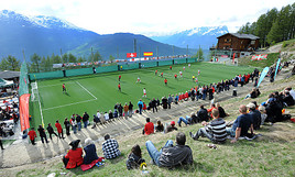 Zu Gast bei Freunden: Die Schweiz fährt an die Fussball-EM 2012! -
BILD