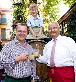 Traditionelles Sturmfest im Margaretener Schlossquadrat - BILD