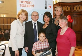 BILD zu OTS - Die Bildbeschreibung lautet: Im Bild v.l.n.r.: Dr. Gabriele Zuna-Kratky (Direktorin Technisches Museum Wien), Mag. Harald Nograsek  ...