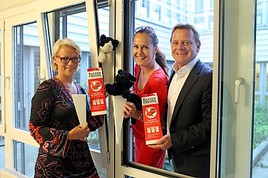 Anlässlich des morgigen Welttierschutztages - Der KATZENFREUND(R)
schützt Hauskatzen vor dem Tod durch das Kippfenster-Syndrom - BILD