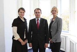 BILD zu OTS - School of Excellence, im Bild v.l.n.r.: Andrea Miskolczi, Projektleiterin School of Excellence; Richard Wolf, Partner; Barbara Gerzer,  ...