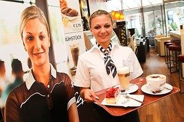 McDonald's Tag der Lehre: Lehrlinge leiten erfolgreich zwei
Restaurants - BILD