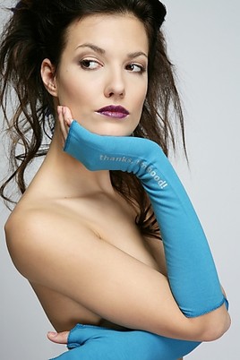 'Federleicht durch den Winter' - Die Göttin präsentiert ihre neue
Winterkollektion mit kuschelig-sinnlichen Accessoires - BILD