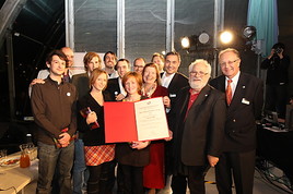 BILD zu OTS - Verleihung des New Media Journalism Award 2011 an die Redaktion von Supertaalk