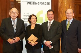 BILD zu OTS - Slowenin Meta Krese gewinnt Journalistenpreis Writing for CEE 2011, v.l.n.r. Hans-Dietrich Genscher (langjähriger deutscher  ...