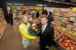 Mit Leib und Seele: ADEG Gruber eröffnet neuen Markt in Pernitz -
BILD  =
