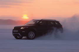 Mit Orange und der ÖAMTC Fahrtechnik sicher durch den Winter - BILD