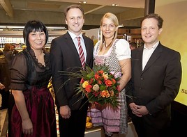 Neueröffnung: BILLA Filiale in Bad Vöslau glänzt in top-modernem
Shopdesign und fördert den Umwelt- und Klimaschutz  - BILD  =
