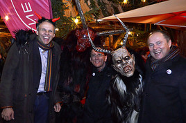 Geselliges Punschtrinken beim ANECON 'Krampus am Campus' - BILD