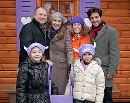 5 Jahre Milka Weihnachtswelt mit geballter prominenter Unterstützung:
- BILD