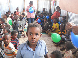 SOS-Kinderdorf-Nothilfe in Ostafrika: Hilfsappell von Helmut Kutin
und Lokalaugenschein in Mogadischu - BILD