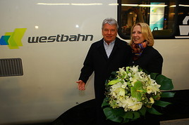 BM Bures gratuliert Hans Peter Haselsteiner zum erfolgreichen Start der WESTbahn