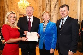 medianet Verlag AG CSR-Jahrbuch 2012 von Michael Fembek - BILD