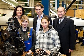 bfi Wien: Staatssekretär Sebastian Kurz besuchte Lehrlinge der
Überbetrieblichen Berufsausbildung - BILD