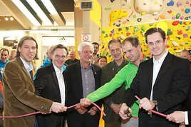 v.l.n.r.: Stefan Konvicka, Geschäftsführer Happyland, Dipl. Ing. Martin Czerny, Stadtrat Klosterneuburg Bernhard Stummer, Vorstand Alpenverein ... v.l.n.r.: Stefan Konvicka, Geschäftsführer Happyland, Dipl. Ing. Martin Czerny, Stadtrat Klosterneuburg Bernhard Stummer, Vorstand Alpenverein ...