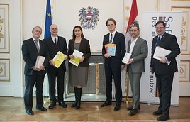 BILD zu OTS - Am 3. Februar 2012 wurden im Vorfeld des Safer Internet Day 2012 bei einer Pressekonferenz im Bundeskanzleramt aktuelle  ...