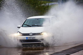 BILD zu OTS - Nokian-Reifen bieten selbst unter extremsten Bedingungen Sicherheit bei Nässe und Trockenheit. Nokian-Reifen werden häufig  ...