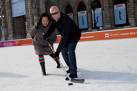 WARM UP FÜR DIE 'TISSOT EISHOCKEY CHARITY' 2012