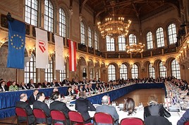 'Justiz in Gefahr - was tun?': 200 Rechtsanwälte aus 40 Ländern
suchen in Wien nach Lösungen    - BILD