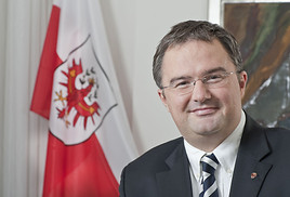 Finanzlandesrat präsentierte Rechnungsabschluss 2011 - LR Christian
Switak: 'Die Landesfinanzen sind saniert' - BILD