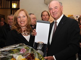Landeshauptmann Erwin Pröll gratuliert der Kremser Bürgermeisterin Inge Rinke: Krems gilt nicht umsonst als die lebenswerteste Stadt Österreichs! Landeshauptmann Erwin Pröll gratuliert der Kremser Bürgermeisterin Inge Rinke: Krems gilt nicht umsonst als die lebenswerteste Stadt Österreichs!