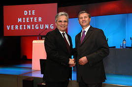 Bundeskanzler Werner Faymann gratuliert dem bestätigten Präsidenten der Mietervereinigung, Georg Niedermühlbichler Bundeskanzler Werner Faymann gratuliert dem bestätigten Präsidenten der Mietervereinigung, Georg Niedermühlbichler