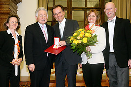 Goldenes Verdienstzeichen der Republik Österreich für Gerhard Dell
und den O.Ö. Energiesparverband - BILD