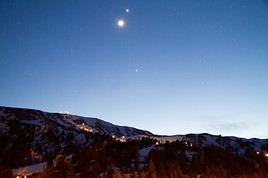 BILD zu TP/OTS - Ein unglaubliches Naturschauspiel kann man momentan auf der Turracher Höhe beobachten. Die Planten Venus und Jupiter leuchten durch  …