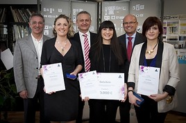 BILD zu OTS - Im Bild v.l.n.r.: Franz Stein (CEO Andersen), Mirjam Dreher (3. Platz AndersART 2012), Georg Ehrenstrasser (COO Andersen), Jasmina Jovy  …
