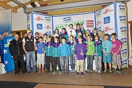 BILD zu OTS - Alle Mädchen und Buben der Plätze 1, 2, 3 mit den ÖSV-Weltcup-Athleten Hörl Wolfgang, Eva Maria Brehm , Christoph Dreier,  …