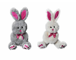 BILD zu OTS - Potenzielles Sicherheitsrisiko bei weißen und grauen Plüsch-Osterhasen im Rahmen einer Duft-Promotion für Ostern 2012.