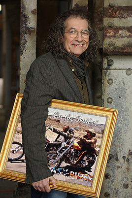 BILD zu OTS - In der Kategorie Kultur gewann die von Regisseur Hannes Rossacher gestaltete Dokumentation On the Trail of Easy Rider (auf den  …