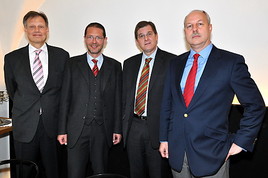 BILD zu OTS - Im Bild: Dr. Gernot Grimm (BMVIT), DI Dr. Christian Flachberger (Frequentis AG), DI Georg Stonawski (VRVis), Brigadier Mag. Gustav E.  …
