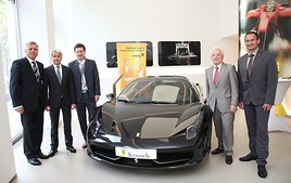 BILD zu OTS - Im Bild v.l.n.r.: Raiffeisen-Leasing, Mag. Alexander Schmidecker, Geschäftsführer; NÖM AG, Mag. Alfred Berger, Vorstand;  Tesla,  …