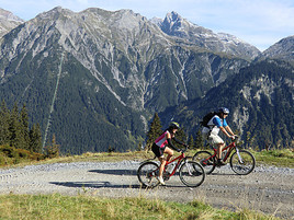 Mit dem E-Bike über Berghöhen und auf die
Gipfel/Lünersee-Prättigau-Tour - BILD