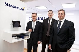 BILD zu OTS - Im Bild v.l.n.r.: Mag. Bernhard Fasching (Sales Manager Standard Life Österreich), Dr. Claus Mischler (Head of Product Development  …
