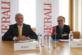 BILD zu OTS - Im Bild v.l.n.r.: Generali Vorstand Walter Kupec, Mag. Sergius Kahr (Leiter der Abteilung Motor und Rechtsschutz)