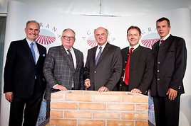 BILD zu OTS - Im Bild v.l.n.r.: AGRANA-Vorstandsvorsitzender DI Johann Marihart; Raiffeisen-Generalanwalt ÖK.Rat Dr. Christian Konrad;  …