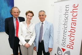 BILD zu OTS - Im Bild v.l.n.r.: Gerald Schantin (Präsident des Hauptverbands des Österreichischen Buchhandels), Inge Kralupper (Geschäftsführerin  …