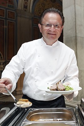 BILD zu OTS - Helmut Österreicher komponiert jeden Sonntag ab 11 Uhr einen exklusiven Brunch in der Säulenhalle des Museums für angewandte Kunst.