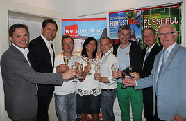 BILD zu TP/OTS - v. l. n. r.: Wels Marketing & Touristik GF Peter Jungreithmair, Stadtrat Peter Lehner, Roland Aigner (Tom Yam), Astrid Oliva Wolf  …
