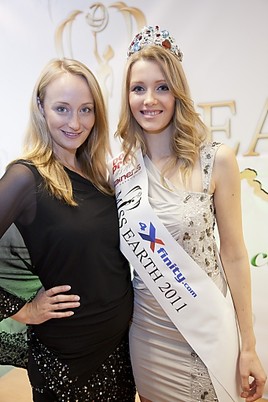 BILD zu OTS - GF Sina Schmid mit der österreichischen Miss Earth 2011 Lisa Hanakamp