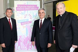 BILD zu OTS - Im Bild v.l.n.r.: Dr. Michael Spindelegger (Vizekanzler ), Werner Faymann (Bundeskanzler), Kardinal Dr. Christoph Schönborn
