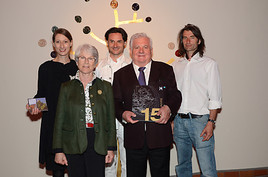 BILD zu TP/OTS - Im Bild vorne Frau Melitta Rogner, KR Robert Rogner, 2. Reihe v.l.n.r.: Frau Dir. Melanie Franke, Robert Rogner, Emmerich  …