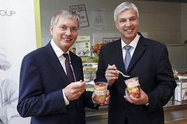BILD zu OTS - Minister Stöger und Herbert Fuchs meinen:  Gesunde Schulbuffets besonders wichtig.