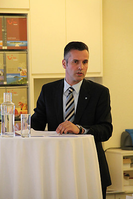 BILD zu TP/OTS - Prok. Harald Kraus, Verkaufsdirektor Österreich & CEE TUI ReiseCenter, beim Pressegespräch über die Reisetrends im Sommer 2012