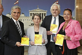 BILD zu OTS - Personen v.l.n.r.: Bundeskanzler Werner Faymann, Nationalratspräsidentin Mag. Barbara Prammer, Univ.-Prof. Dr. Hubert Pehamberger  …